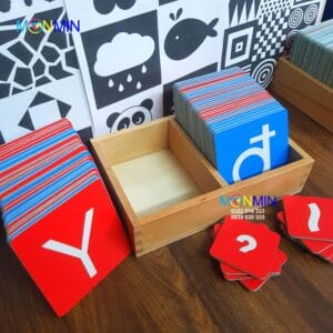 Chữ cát nhám - Giáo cụ ngôn ngữ Montessori