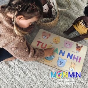 Bảng ghép tên riêng cho bé bằng gỗ cao cấp Monmin - Rèn luyện ghi nhớ chữ cái - Trang trí phòng bé sơ sinh