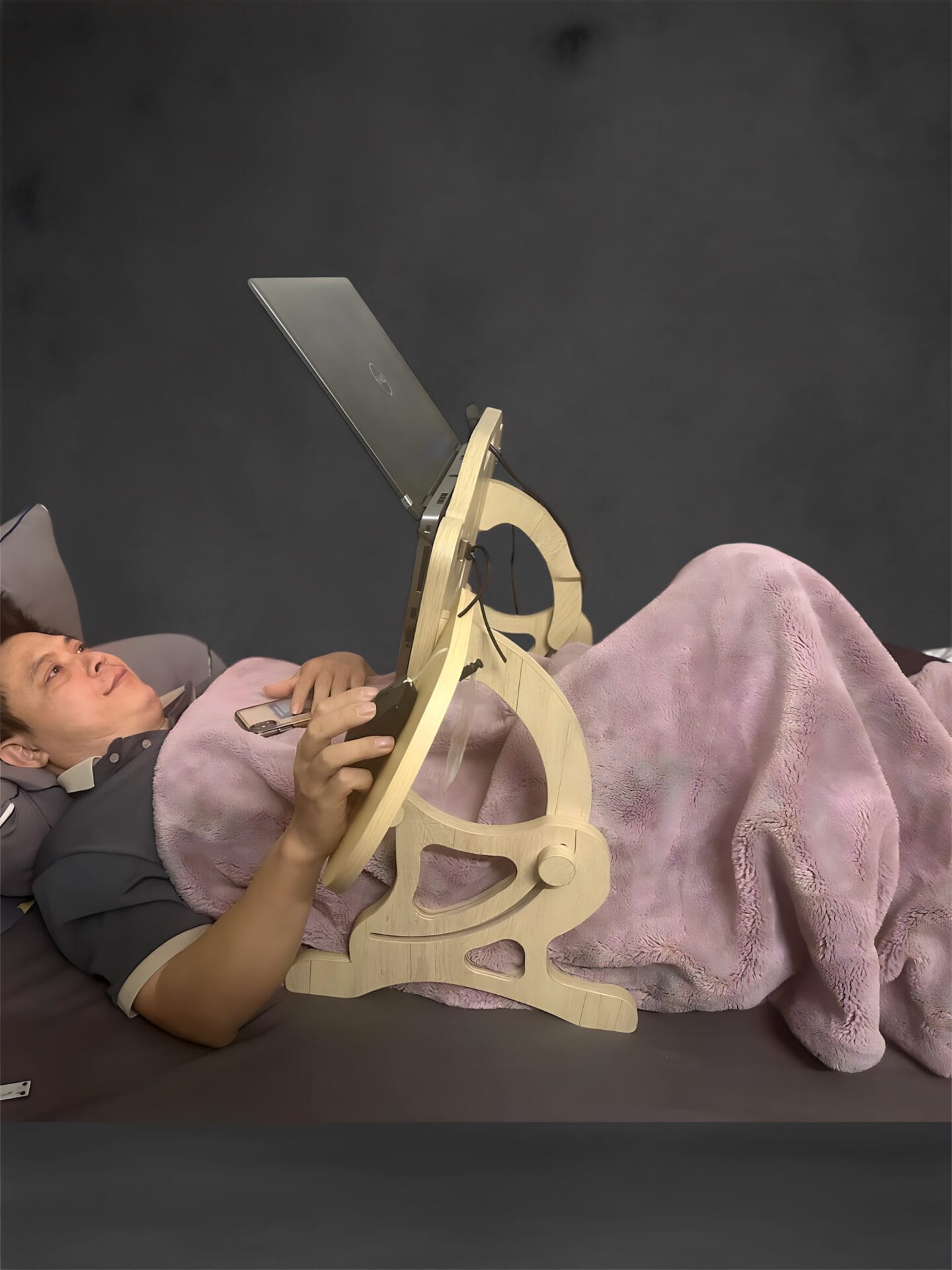 Tư thế nằm làm việc không bị mỏi